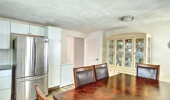 8 Ashby St, Johnston, RI 02919