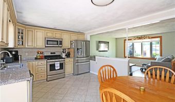 62 Valleybrook Dr, East Providence, RI 02914