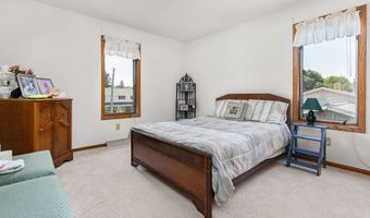 1334 W CLOVERDALE Dr, Appleton, WI 54914