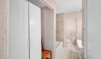 86 W Main St 2, Bergenfield, NJ 07621