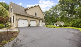 106 Stonecroft Ln, Coventry, CT 06238
