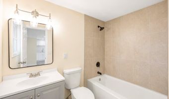 41 Madison Ave, Amityville, NY 11701