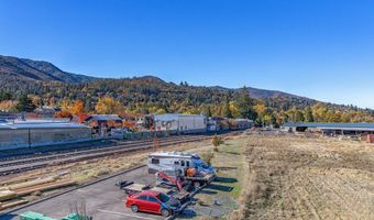 138 Clear Creek Dr, Ashland, OR 97520