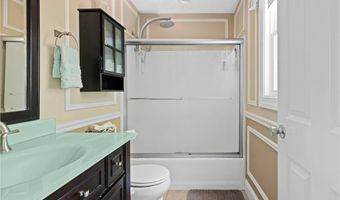 22 Aumond St, Cranston, RI 02905