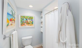 24 Woodcrest Rd, Asheville, NC 28804