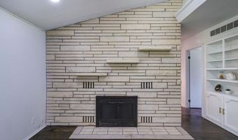 102 Highland Dr, Arkansas City, KS 67005