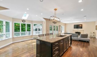 1 Mountaincrest Dr, Cheshire, CT 06410