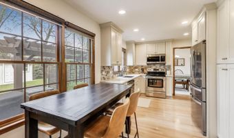 1608 N Douglas Ave, Arlington Heights, IL 60004