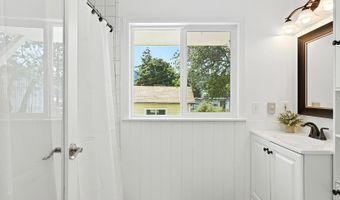 209 E HUMBOLDT St, Bingen, WA 98605