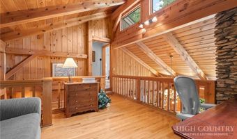 221 White Oak Trl, Banner Elk, NC 28604