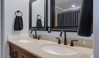 1115 7th St, Baldwin City, KS 66006