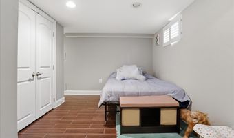 2147 S OAKLAND St, Arlington, VA 22204