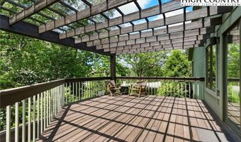 514 Raven Ridge Rd, Banner Elk, NC 28604