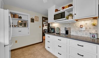 4 N CONESTOGA VIEW Dr, Akron, PA 17501