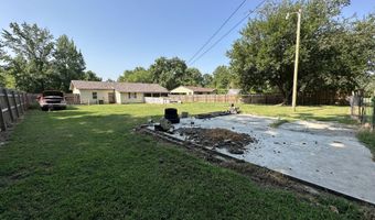111 W Lee St, Aurora, MO 65605