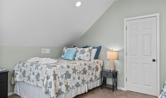 125 Pelican Dr, Atlantic Beach, NC 28512
