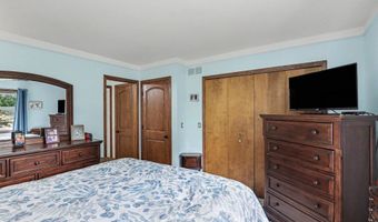 302 Westwinds Dr, Almont, MI 48003