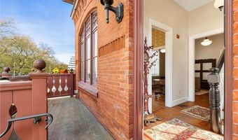 3 Memorial Blvd, Newport, RI 02840