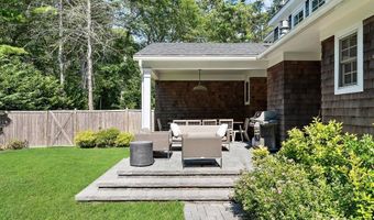 97 Oak Ln, Amagansett, NY 11937
