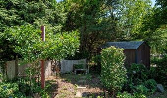 7 Boulevard E, Middletown, RI 02842