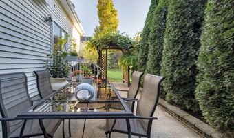 16 Weathervane Rd 16, Bristol, CT 06010