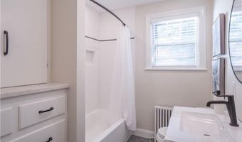 45 Ayrault St 5, Newport, RI 02840