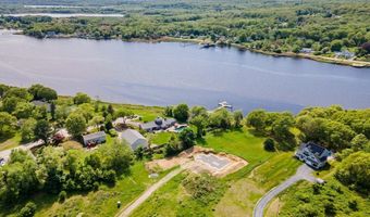 8 Ferry Ln, Berkley, MA 02779
