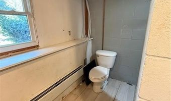 1 Edgewood Ave, Hopkinton, RI 02804