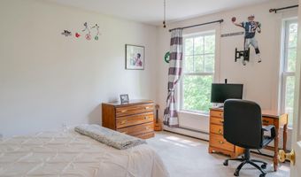 24 Surrey Ln, Falmouth, ME 04105
