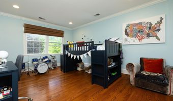 8809 SAUNDERS Ln, Bethesda, MD 20817