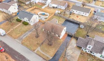 6919 Greenholly Dr, Affton, MO 63123