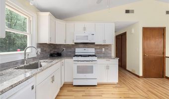 40 ROCKCREST Dr, Cranston, RI 02920