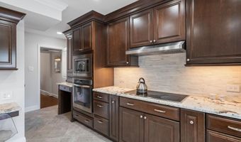 2317 S QUEEN St, Arlington, VA 22202