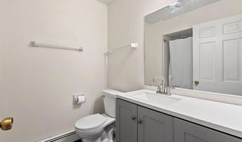 1909 N NICHOLAS St, Appleton, WI 54914