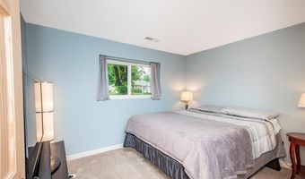 366 Sorrento Dr, Ballwin, MO 63021