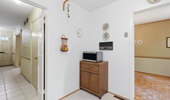 8350 GLASTONBURY Ct, Annandale, VA 22003
