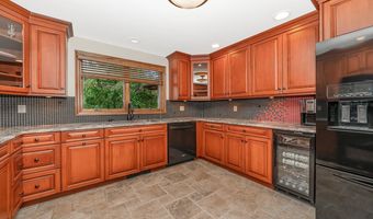 39 Central Ave, Amityville, NY 11701
