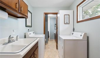 902 11th Ave SW, Austin, MN 55912