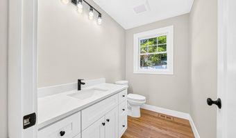 8 Country Ln, Billerica, MA 01821
