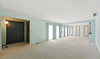 405 Hilltop Dr, Angola, IN 46703