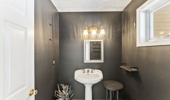 704 Cherry Brook Rd, Canton, CT 06019