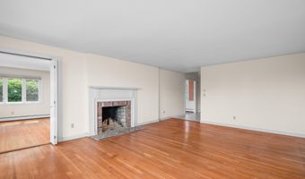 93 Harris Meadow Ln, Barnstable, MA 02630