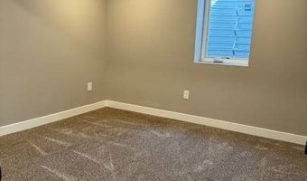 624 J St, Aurora, NE 68818