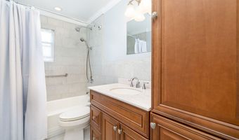 404 Soundview Ave, Bridgeport, CT 06606