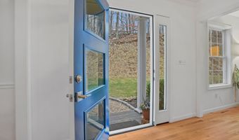 188 Falls Rd, Bethany, CT 06524