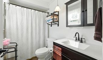 704 S Dewey St, Auburn, IN 46706