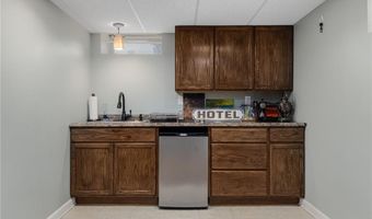 120 Bretton Woods Dr, Cranston, RI 02920