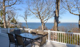 4 Hillside Rd, Atlantic Highlands, NJ 07716