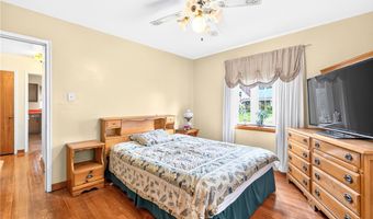 3 Solar Dr, Ambridge, PA 15003