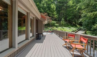 221 White Oak Trl, Banner Elk, NC 28604